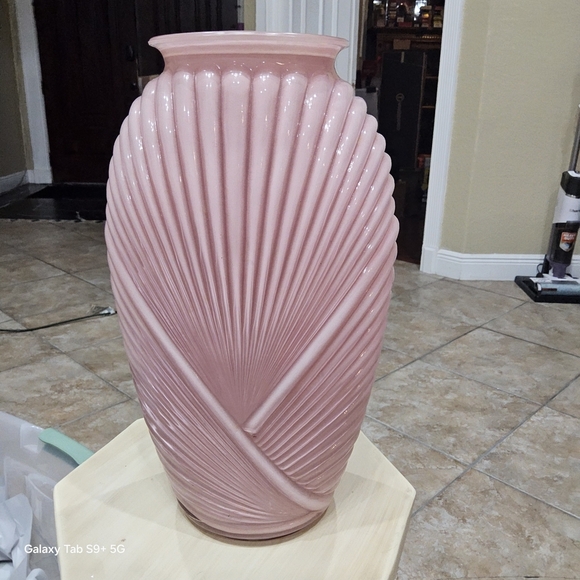 Hazel-Atlas Other - VINTAGE Shell-Inspired Pink Vase